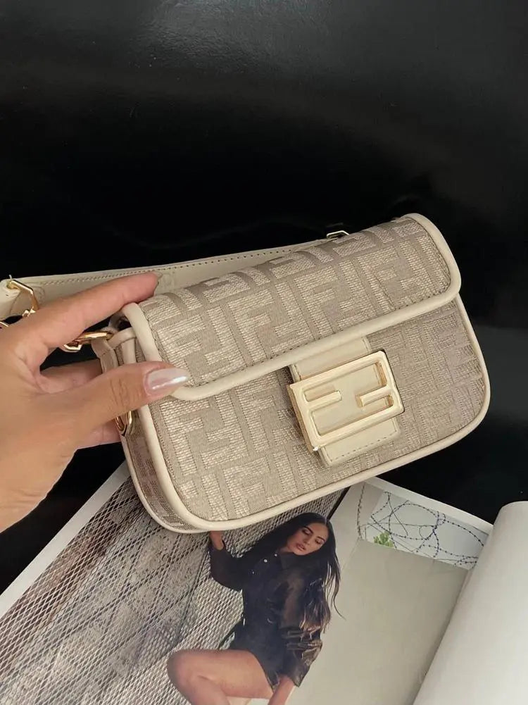 Fendi Baguette Mini- - Beige