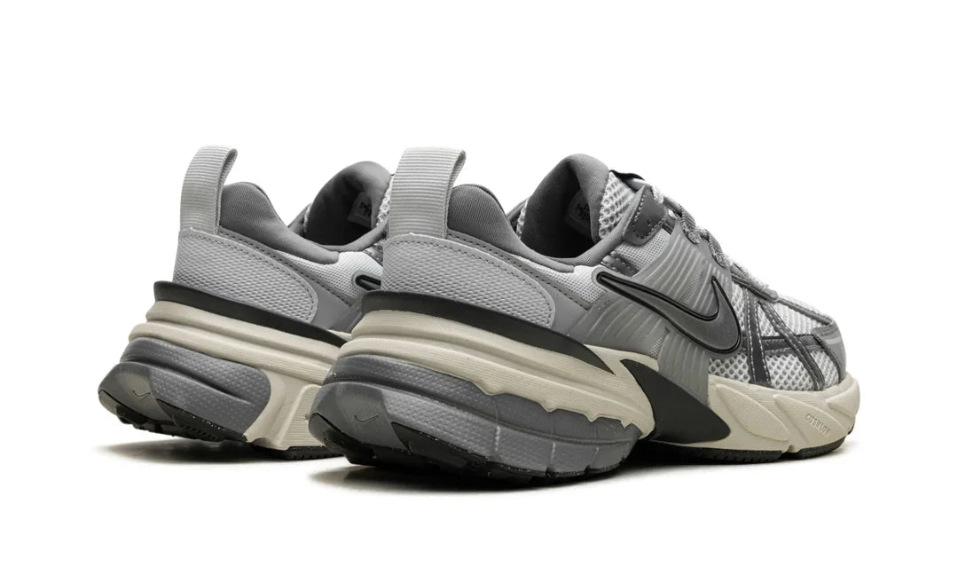 Nike V2K RUN Pure Platinum Wolf Grey - LNT STEP-Sneaker - Nike -  - 24438520 - 36 - Nike V2K RUN Pure Platinum Wolf Grey -