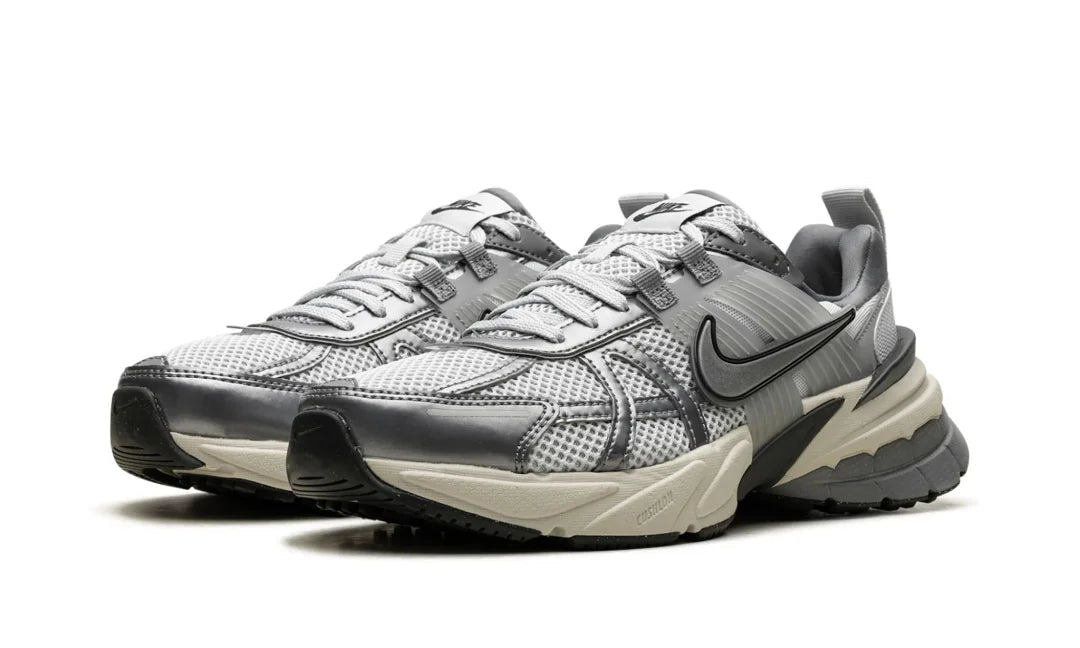 Nike V2K RUN Pure Platinum Wolf Grey - LNT STEP-Sneaker - Nike -  - 24438520 - 36 - Nike V2K RUN Pure Platinum Wolf Grey -
